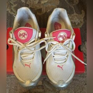Woman’s Puma Running Sneakers